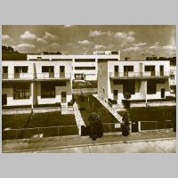 Veitingergasse 71-117, Wien Hietzing, Lainz, die zwei Häuser im Vordergrund entwarf Adolf Loos, den Block dahinter André Lurçat, Foto Archiv A. Holzer.jpg